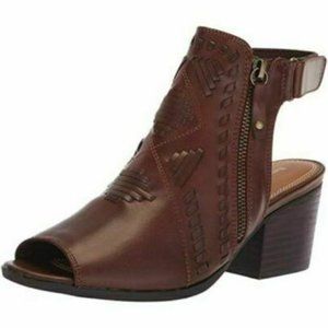 Baretraps Ivalyn Bootie 9.5